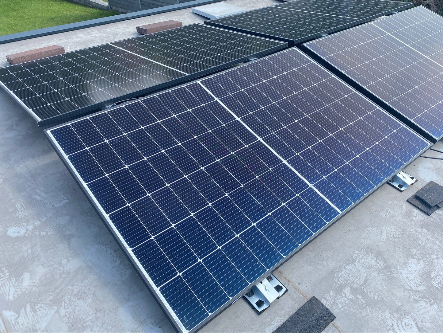 Stecker-Solaranlage Flachdach 1800 Watt